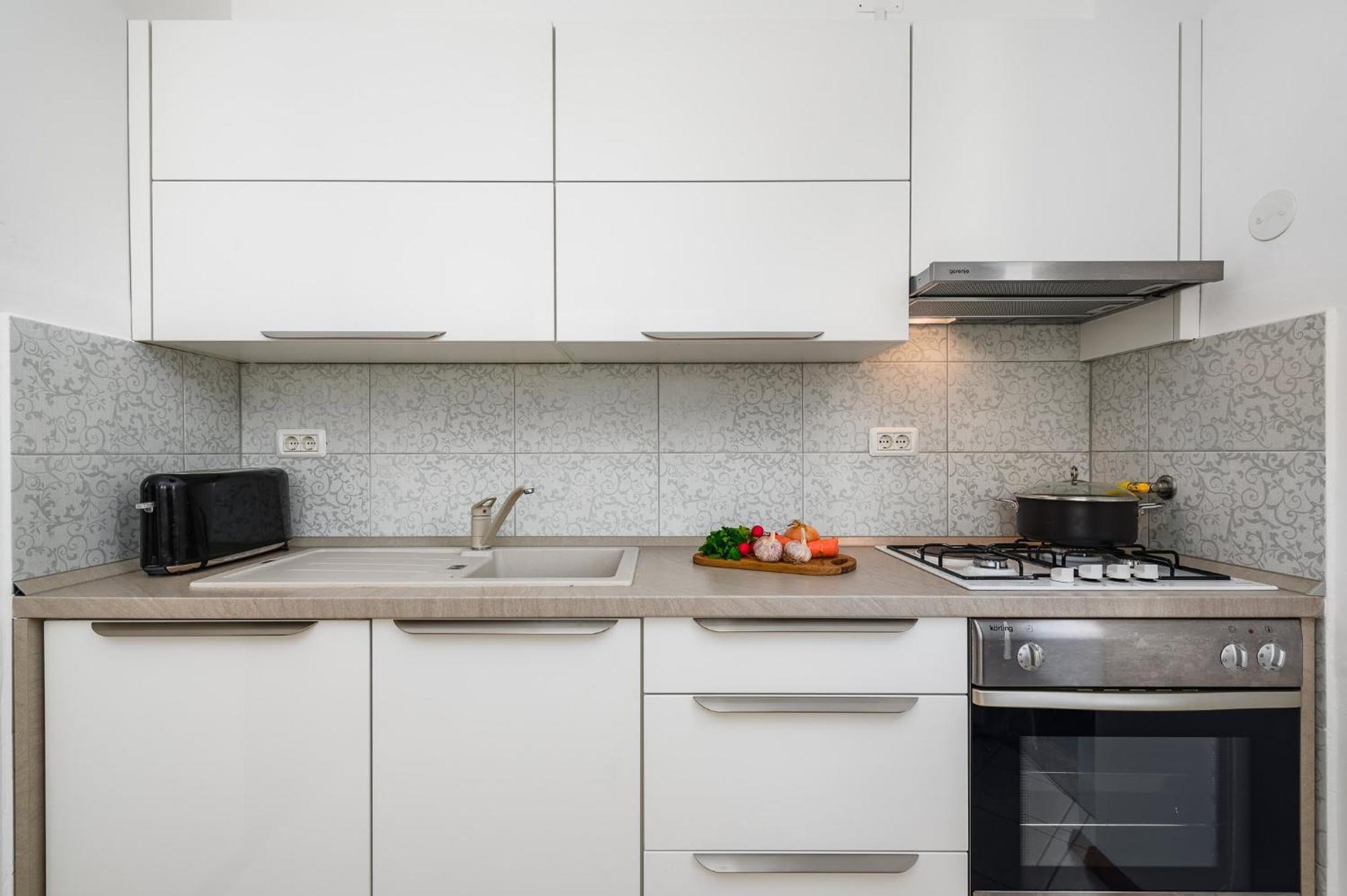 Aureo Apartment Pula Center Bagian luar foto