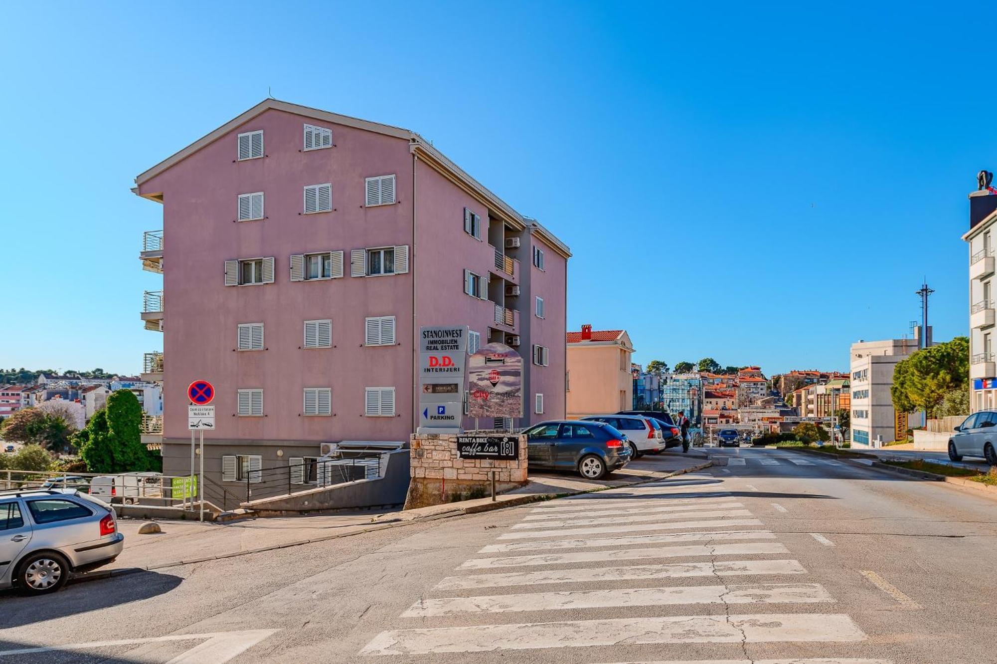 Aureo Apartment Pula Center Bagian luar foto