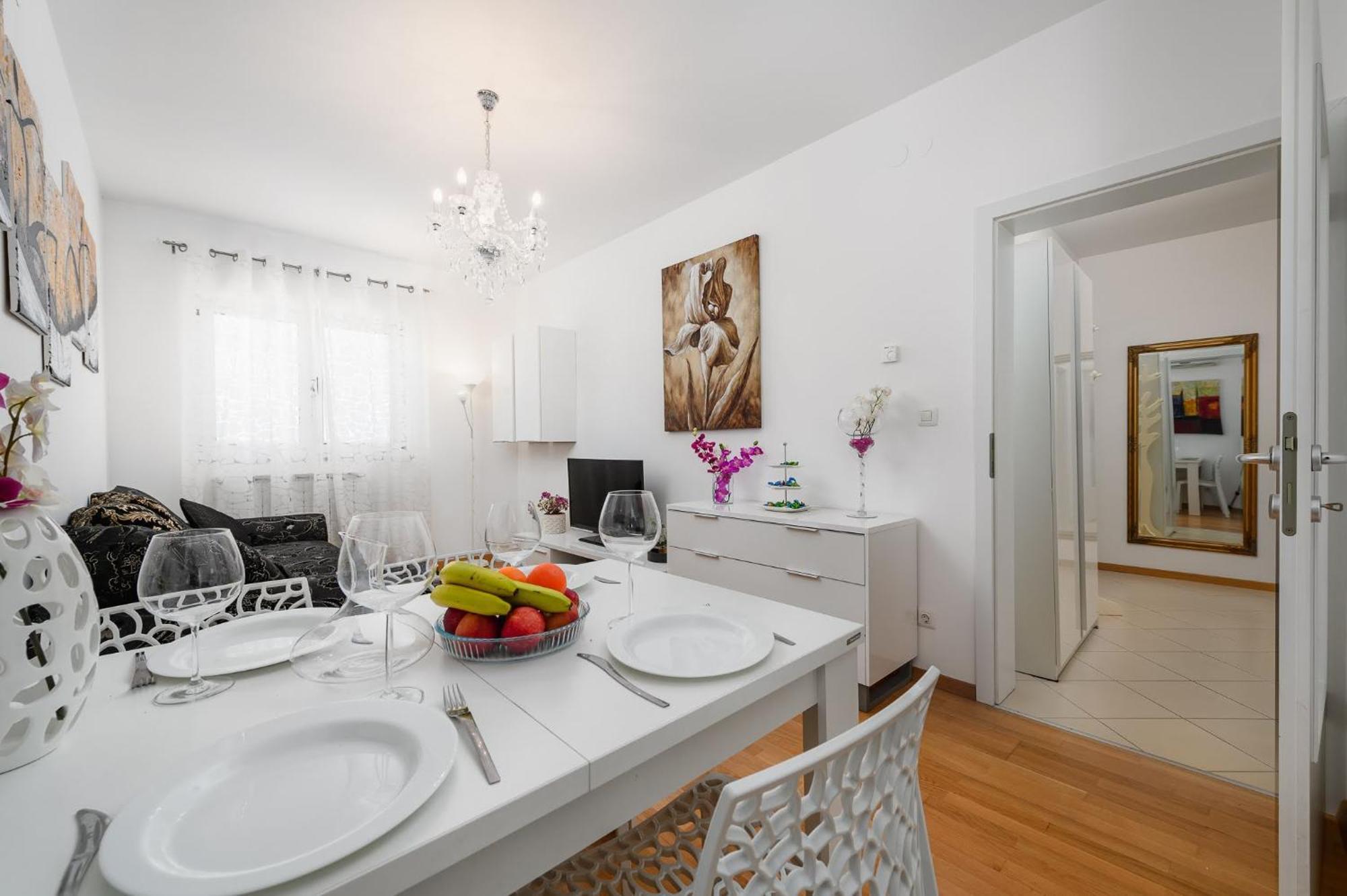 Aureo Apartment Pula Center Bagian luar foto