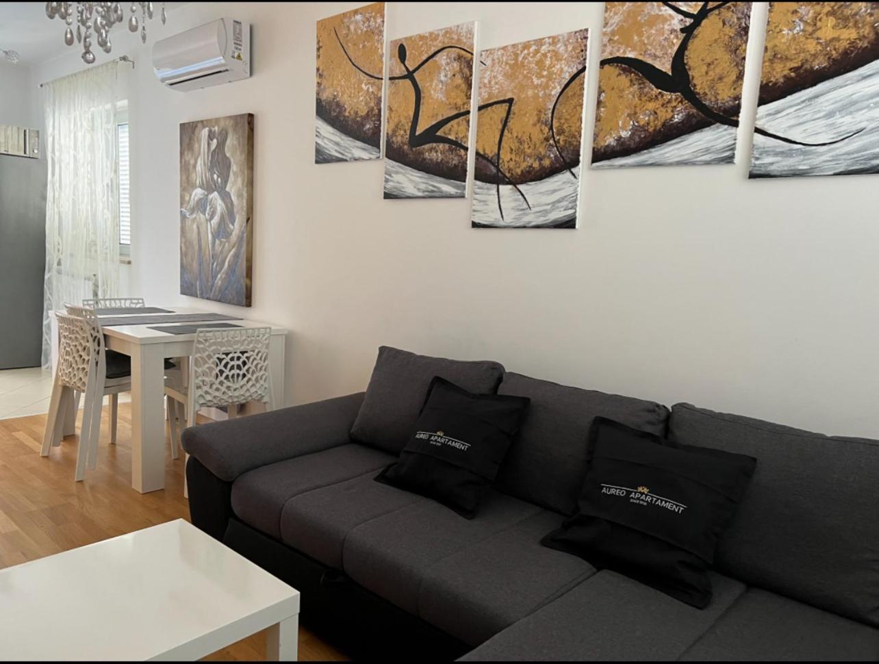 Aureo Apartment Pula Center Bagian luar foto