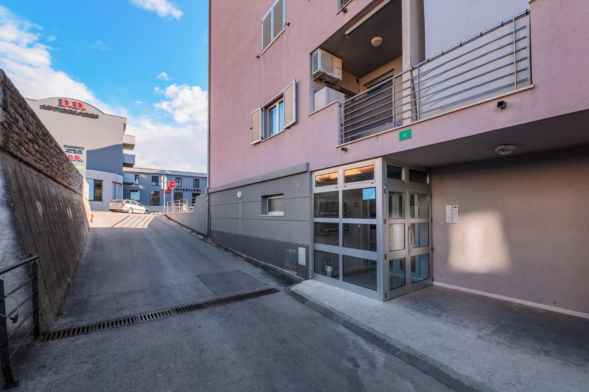 Aureo Apartment Pula Center Bagian luar foto
